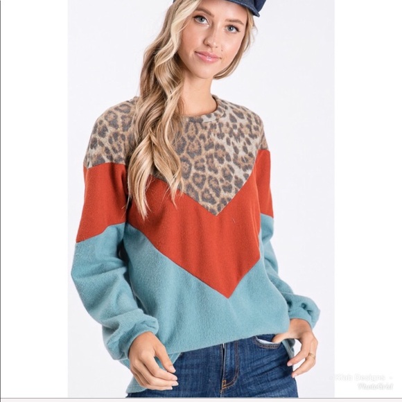 ❤️So Soft Brushed Chevron Color Block Sweatshirt! - Picture 7 of 8